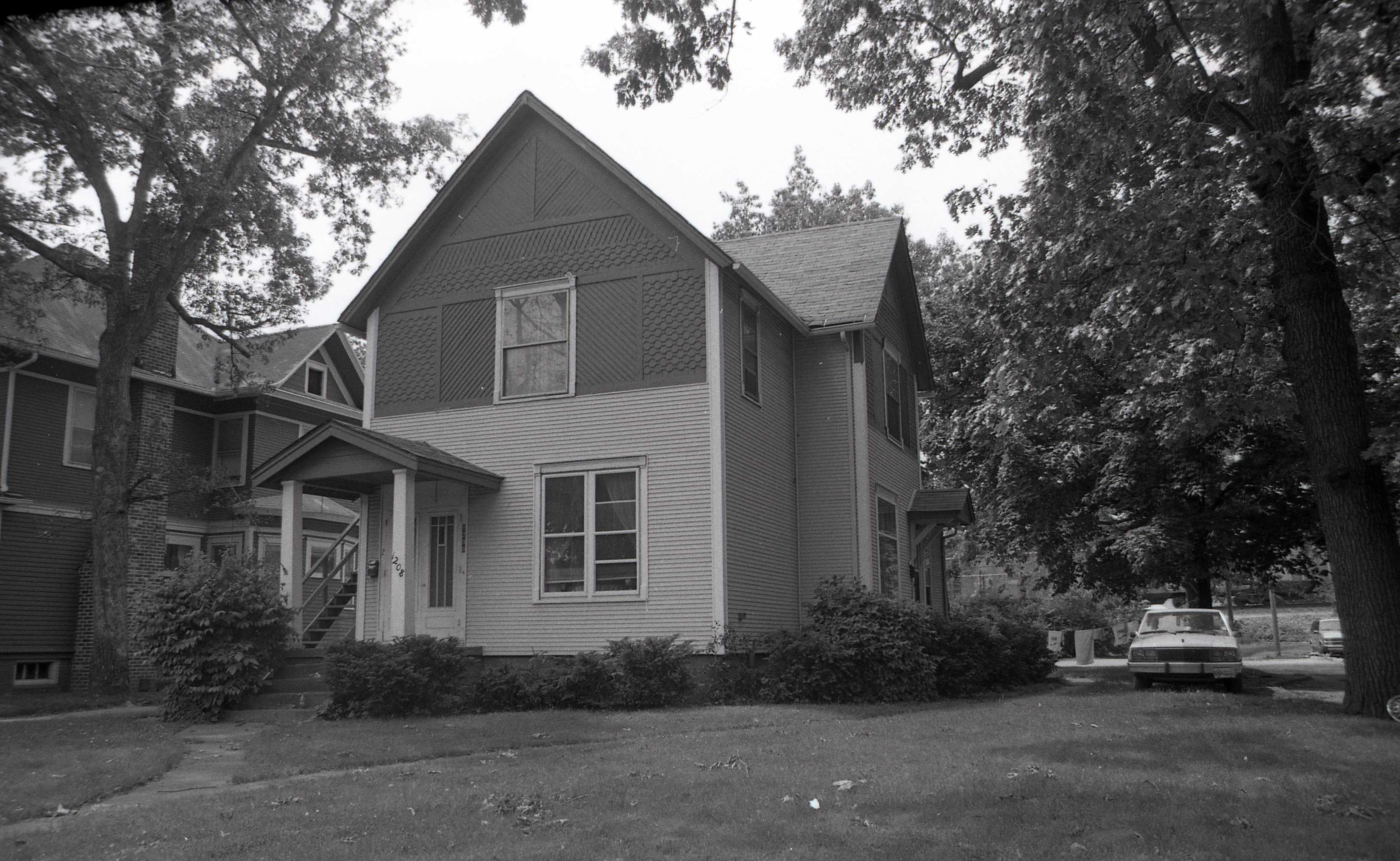 1208 Lincolnway East
